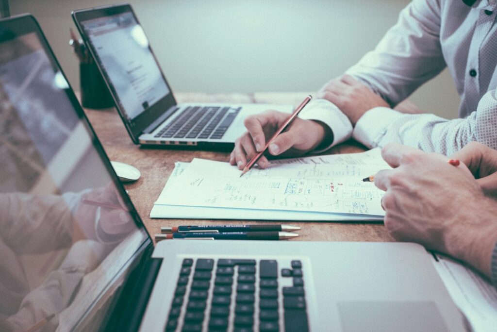 Analyse des résultats et du budget d'un événement professionnel
